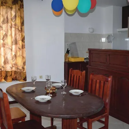 Two-bedroom Holiday In Ваканционна къща *