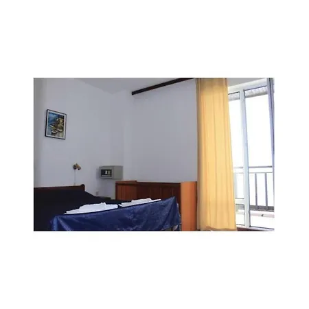 Two-bedroom Holiday In Ваканционна къща Равда